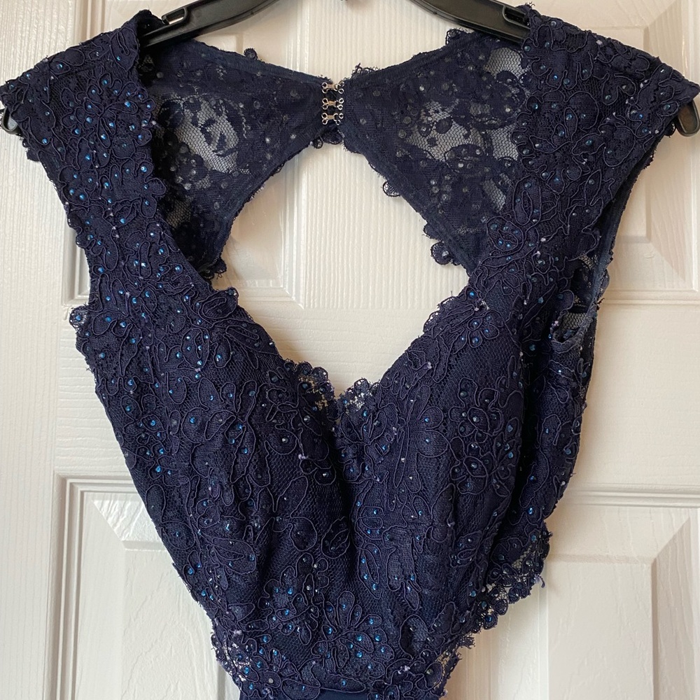 Le Femme navy prom dress/formal dress.